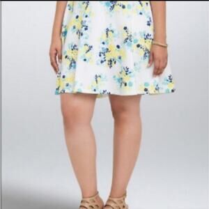 torrid White Floral Scuba Skater Skirt Stretch size 1 (plus) 1X